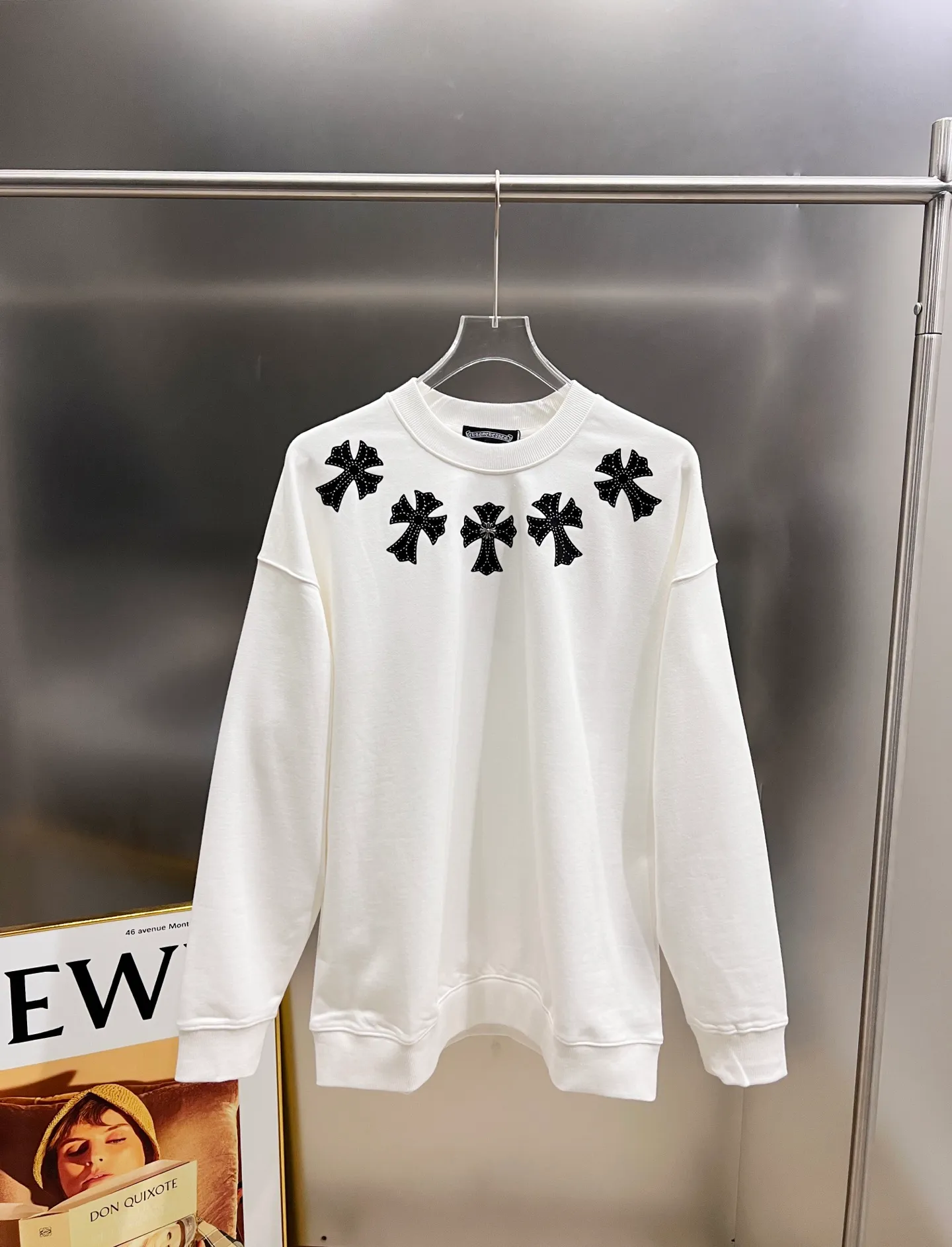 🅿️280 CH Crowe 2025 Autumn and Winter New Style Round Neck Long Sleeve Sweater Cross Patch Leather + Customized Hardware Metal Horseshoe Sanskrit Characters + Middle Eastern Australian Diamond Design Craftsmanship The real thing is great🔥Same style for men and women, loose version Size S M L XL XXL Five sizes Black White